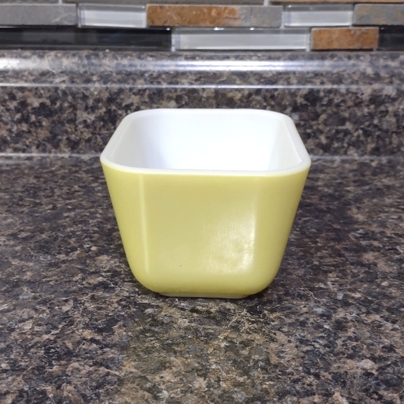 Vintage Pyrex fridge dish container - Picture 2 of 8